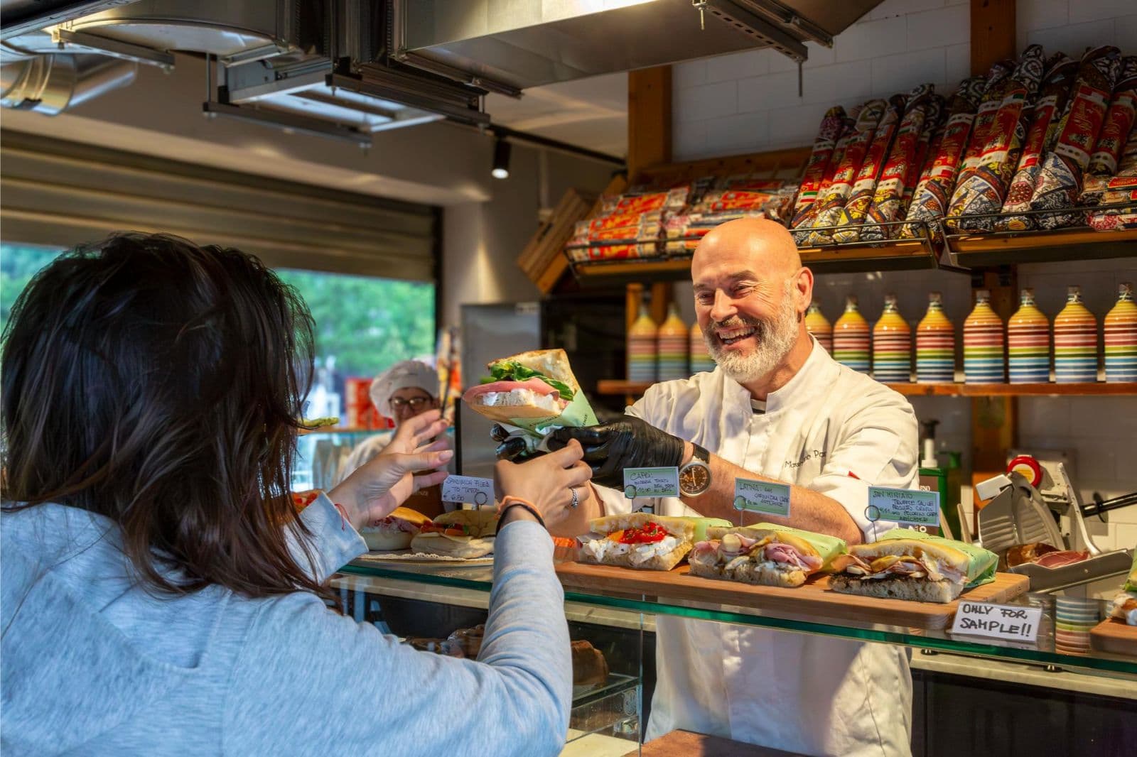 Comida y bebida